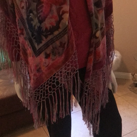 Rayon silk floral Soho handembroided shawl. - Picture 3 of 11